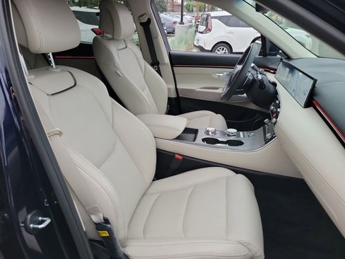 Certified 2026 Genesis GV70 2.5T Select AWD/4WD image 21