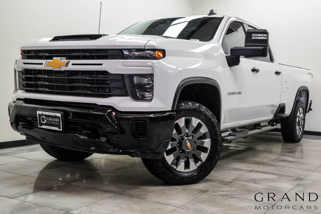 Used 2024 Chevrolet Silverado 2500 Custom w/ Custom Value Package AWD/4WD image 1