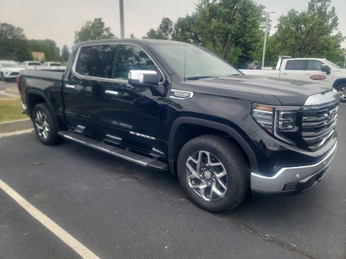 Used 2024 GMC Sierra 1500 SLT w/ SLT Premium Plus Package AWD/4WD image 9