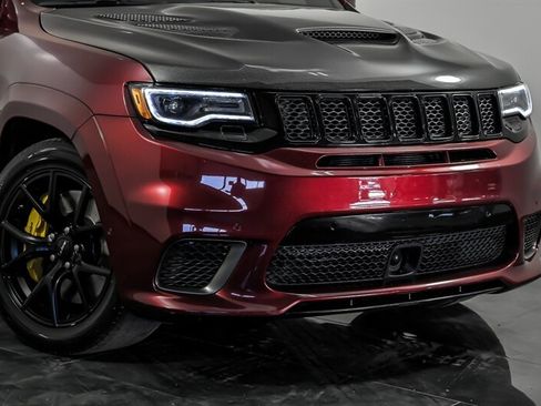 Used 2018 Jeep Grand Cherokee Trackhawk AWD/4WD image 2