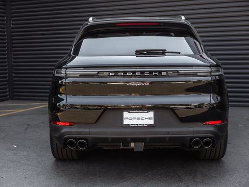 Certified 2024 Porsche Cayenne image 8