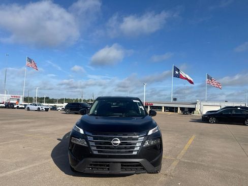 Certified 2025 Nissan Rogue SV FWD image 4