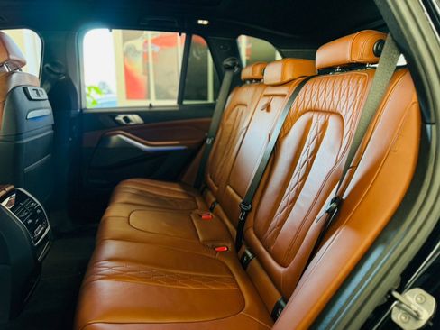 Used 2019 BMW X5 xDrive50i w/ M Sport Package image 17