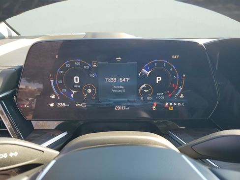 Used 2025 Chevrolet Suburban Z71 image 37