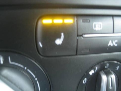 Used 2013 Volkswagen Beetle 2.5 image 20