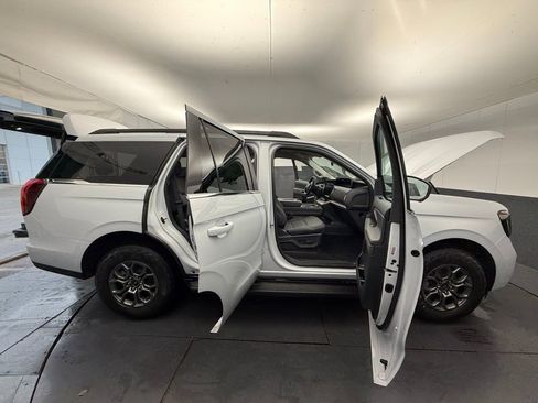 New 2025 Ford Expedition Active image 19