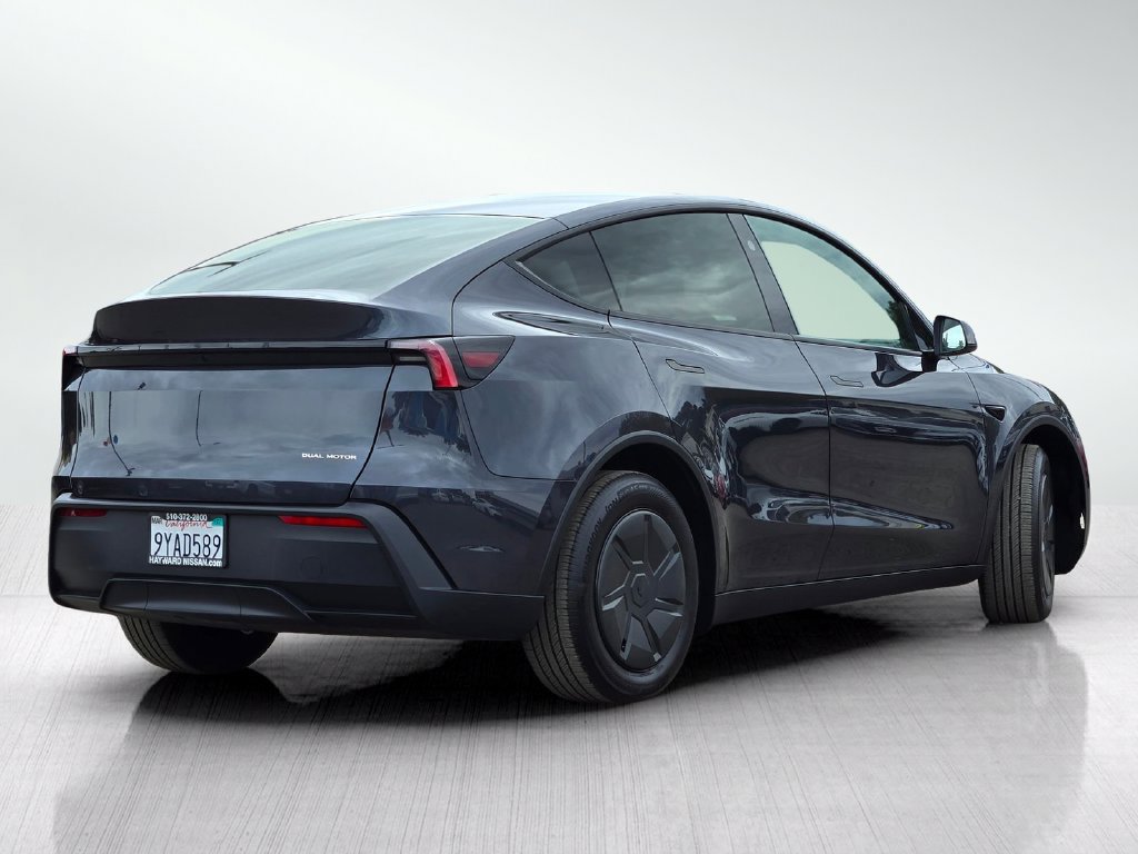 Used 2026 Tesla Model Y AWD image 4