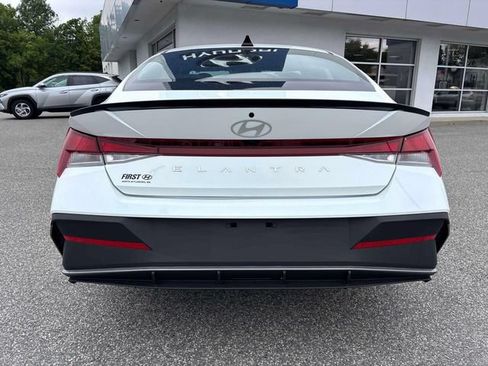 Certified 2025 Hyundai Elantra Sport FWD image 4