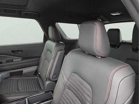 New 2026 Nissan Pathfinder SV image 8