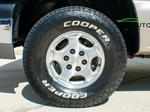 Used 2004 Chevrolet Silverado 1500 4x4 Regular Cab w/ Light Duty Power Package image 28