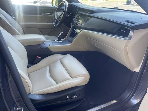 Used 2018 Cadillac XT5 FWD image 16