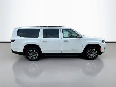 Used 2023 Jeep Wagoneer L Series II AWD/4WD image 5