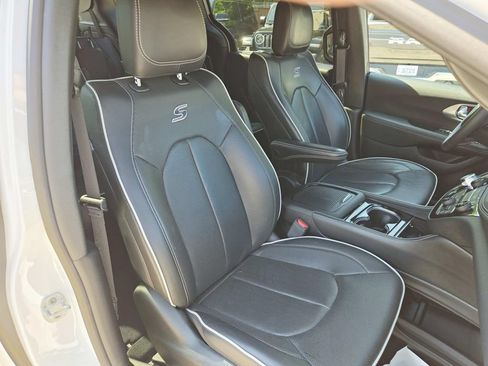 Certified 2024 Chrysler Pacifica Limited w/ S Appearance Package AWD/4WD image 19