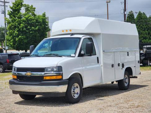 New 2024 Chevrolet Express 3500 w/ Power Convenience Package image 6