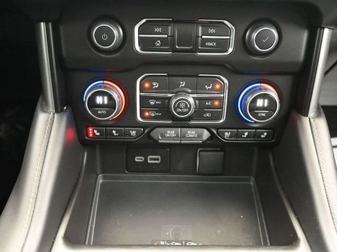 Used 2024 Chevrolet Tahoe Premier w/ Premium Package image 43