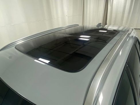 Used 2025 Volvo XC40 B5 Core image 6