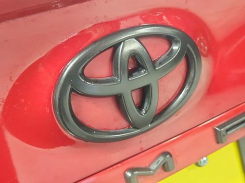 Used 2022 Toyota Camry SE w/ Convenience Package FWD image 28