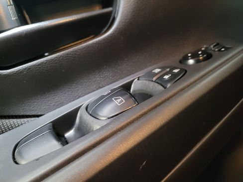 Used 2022 Nissan Kicks S FWD image 27