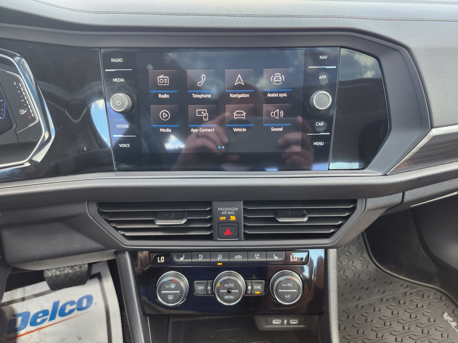 Used 2024 Volkswagen Jetta SEL FWD image 21