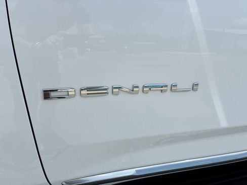 Used 2024 GMC Yukon XL Denali w/ Advanced Technology Package RWD image 32