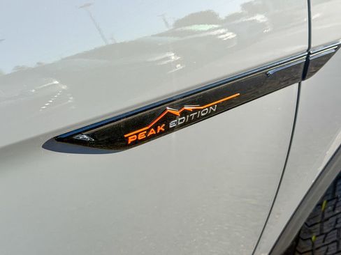 New 2026 Volkswagen Atlas Peak Edition AWD/4WD image 7
