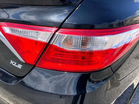 Used 2015 Toyota Camry XLE w/ Moonroof Package image 29