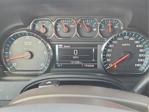 Used 2015 Chevrolet Suburban LT RWD image 12