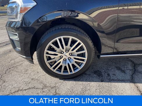 Used 2022 Ford Expedition Limited image 31