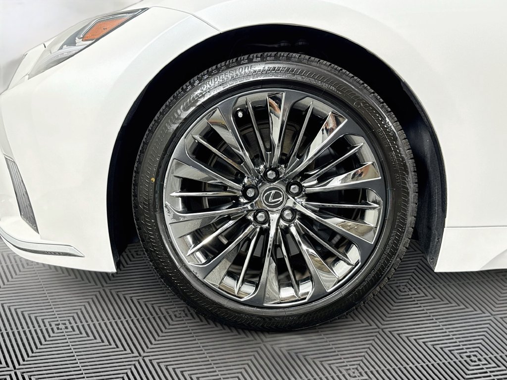 Used 2021 Lexus LS 500 w/ Accessory Package (Z2) RWD image 41