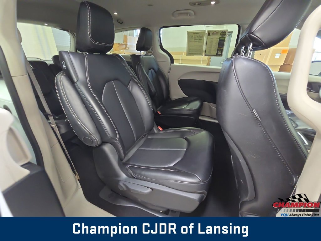 Used 2023 Chrysler Pacifica Touring-L FWD image 34