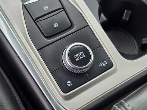 Used 2022 Ford Explorer XLT w/ Equipment Group 202A image 31