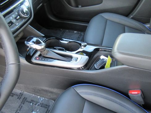Used 2024 Buick Envista Sport Touring w/ Convenience II Package FWD image 19