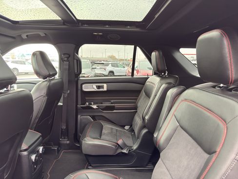 Used 2022 Ford Explorer ST-Line w/ Class IV Trailer Tow Package image 33