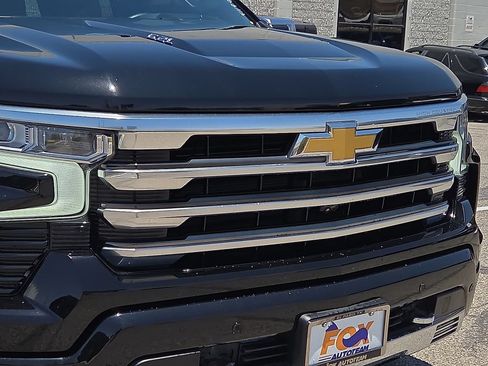 Used 2025 Chevrolet Silverado 1500 High Country AWD/4WD image 7