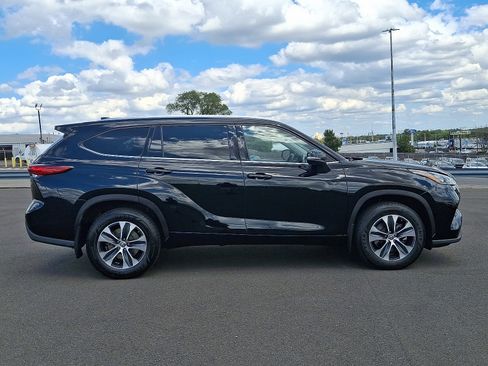 Used 2020 Toyota Highlander XLE image 7