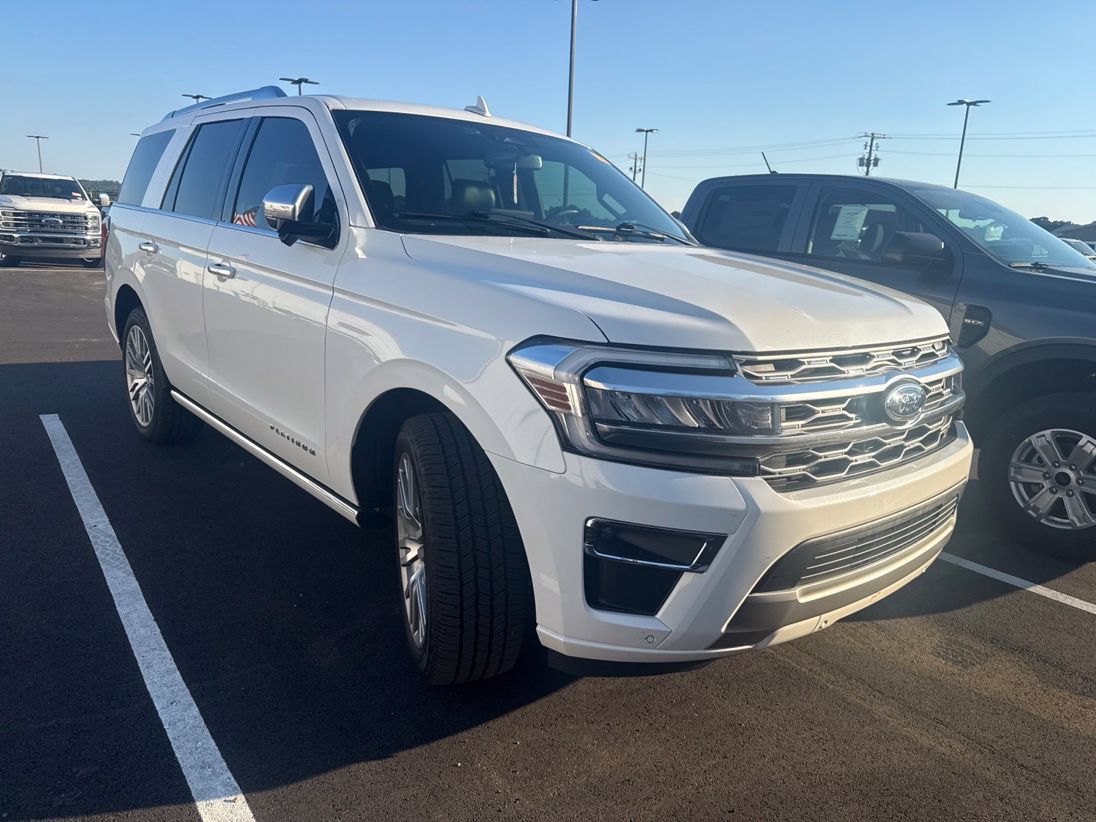 Used 2023 Ford Expedition Platinum RWD image 1