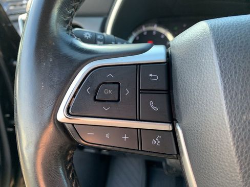 Used 2022 Toyota Highlander XLE image 26