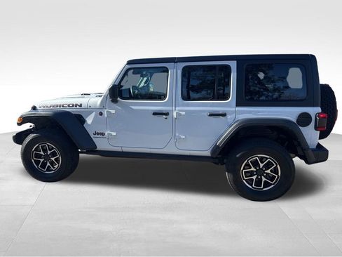 Used 2024 Jeep Wrangler Unlimited Rubicon image 2