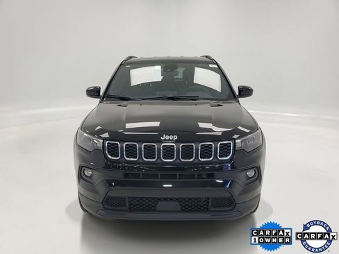 Used 2025 Jeep Compass Latitude image 2