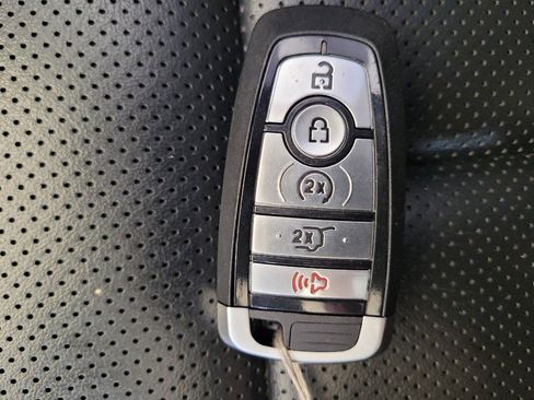 Used 2022 Ford Expedition XLT AWD/4WD image 32