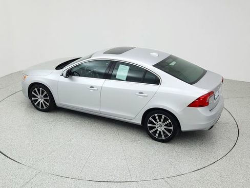 Used 2018 Volvo S60 T5 Inscription image 16