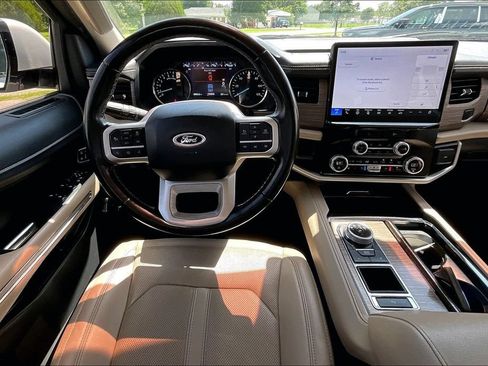 Used 2022 Ford Expedition Limited RWD image 5