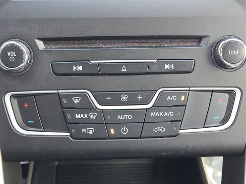 Used 2016 Ford Fusion SE FWD image 14
