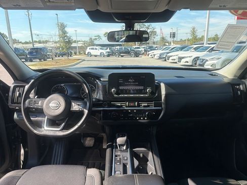 Used 2024 Nissan Pathfinder SV image 26