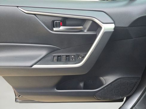 Used 2019 Toyota RAV4 XLE image 11