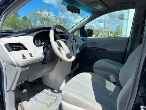 Used 2011 Toyota Sienna FWD image 15