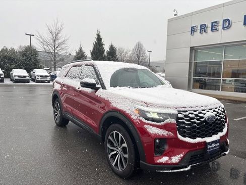 Used 2025 Ford Explorer ST-Line image 1