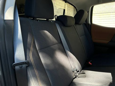 Used 2018 Toyota Tacoma SR5 AWD/4WD image 21