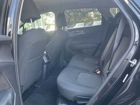 Used 2025 Kia Sportage LX FWD image 9