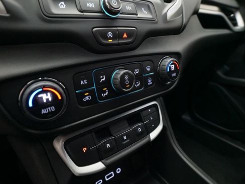 Used 2024 GMC Terrain SLE w/ Driver Convenience Package image 19